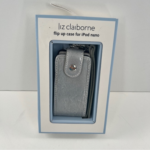 New In Box Liz Clairborne Flip Up Case for iPod Nano Silver - Picture 1 of 3